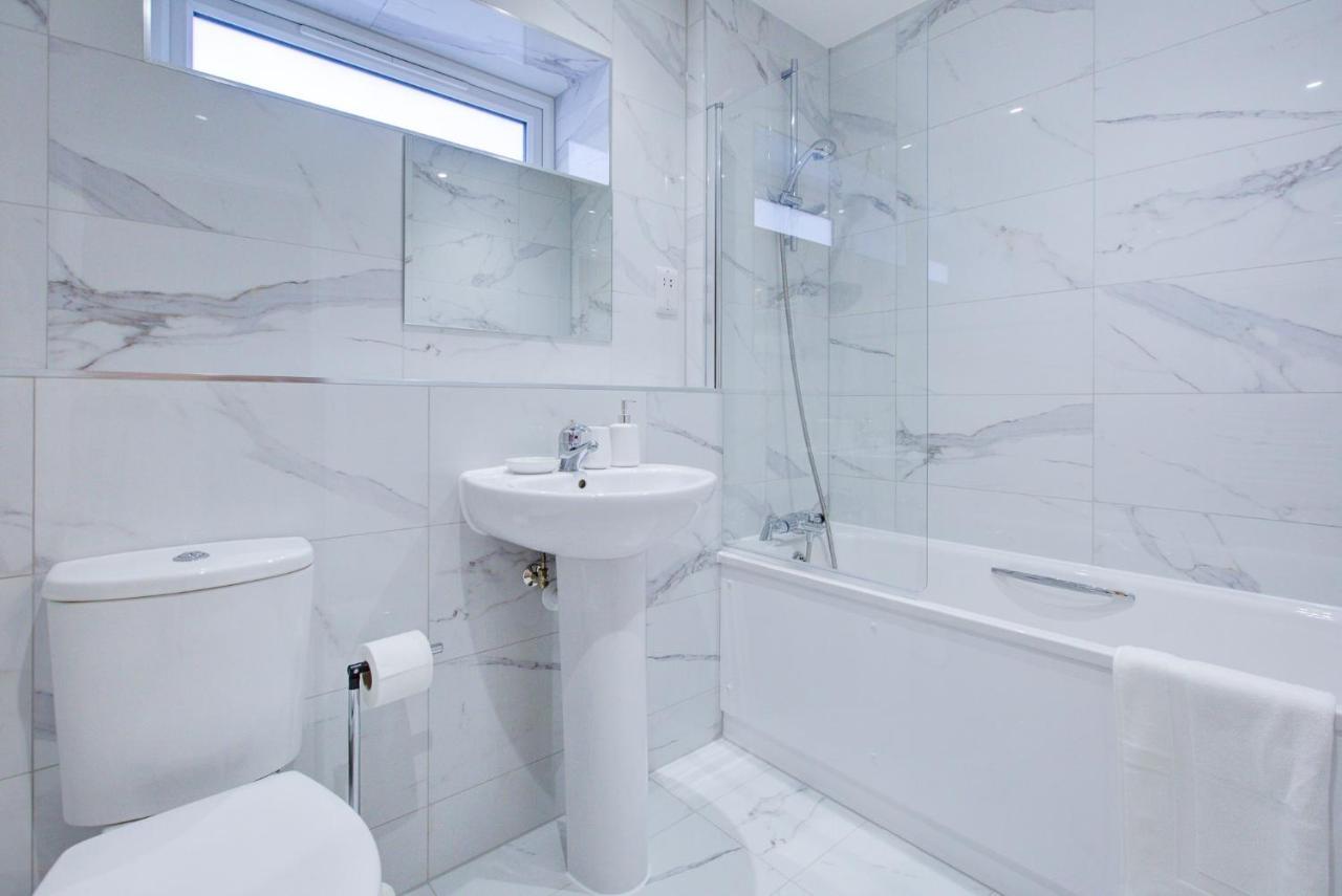 Hybrid Resi - Mitcham Close To Tooting And Wimbledon 외부 사진