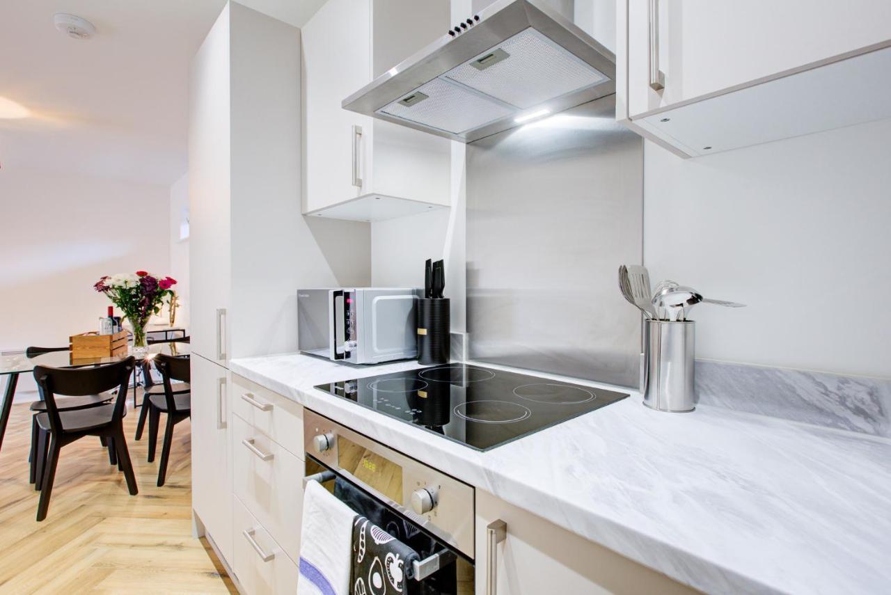 Hybrid Resi - Mitcham Close To Tooting And Wimbledon 외부 사진