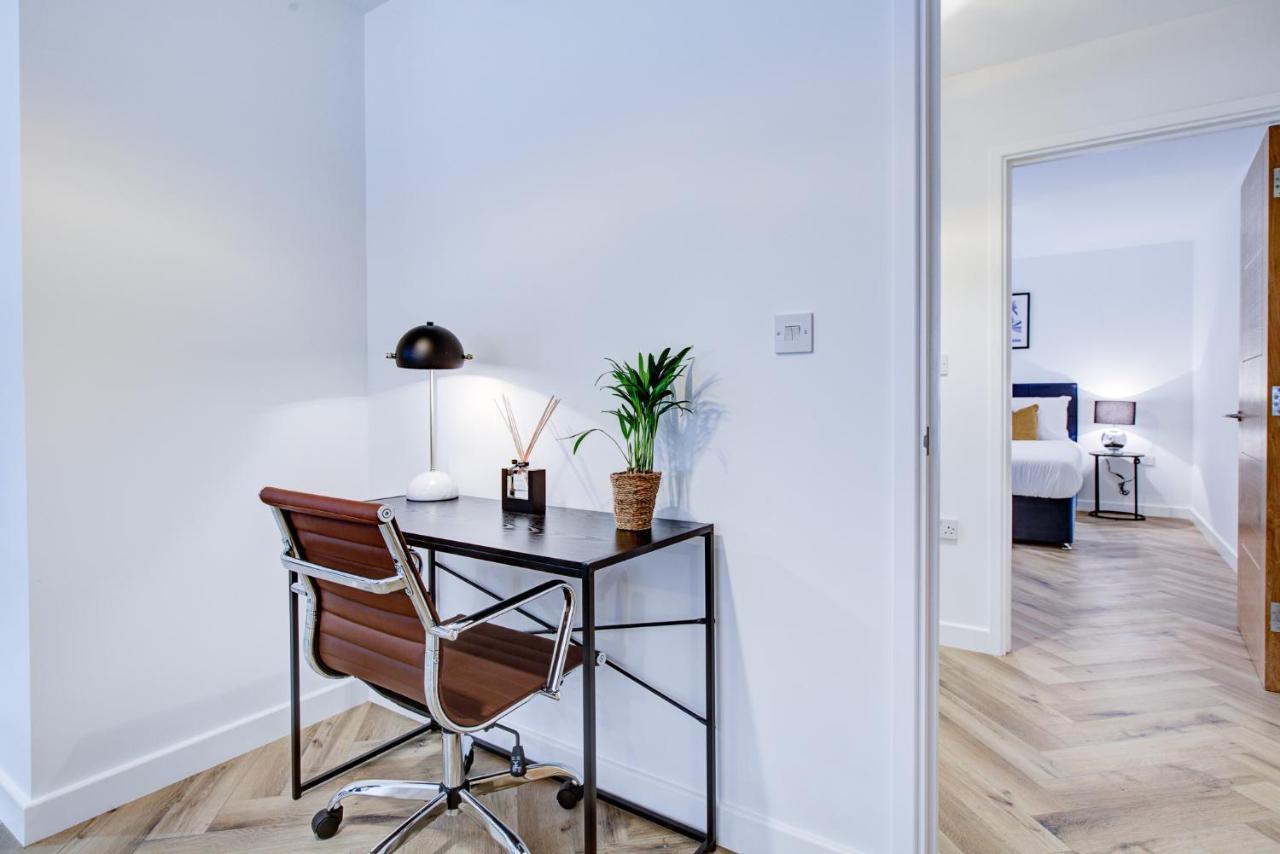 Hybrid Resi - Mitcham Close To Tooting And Wimbledon 외부 사진