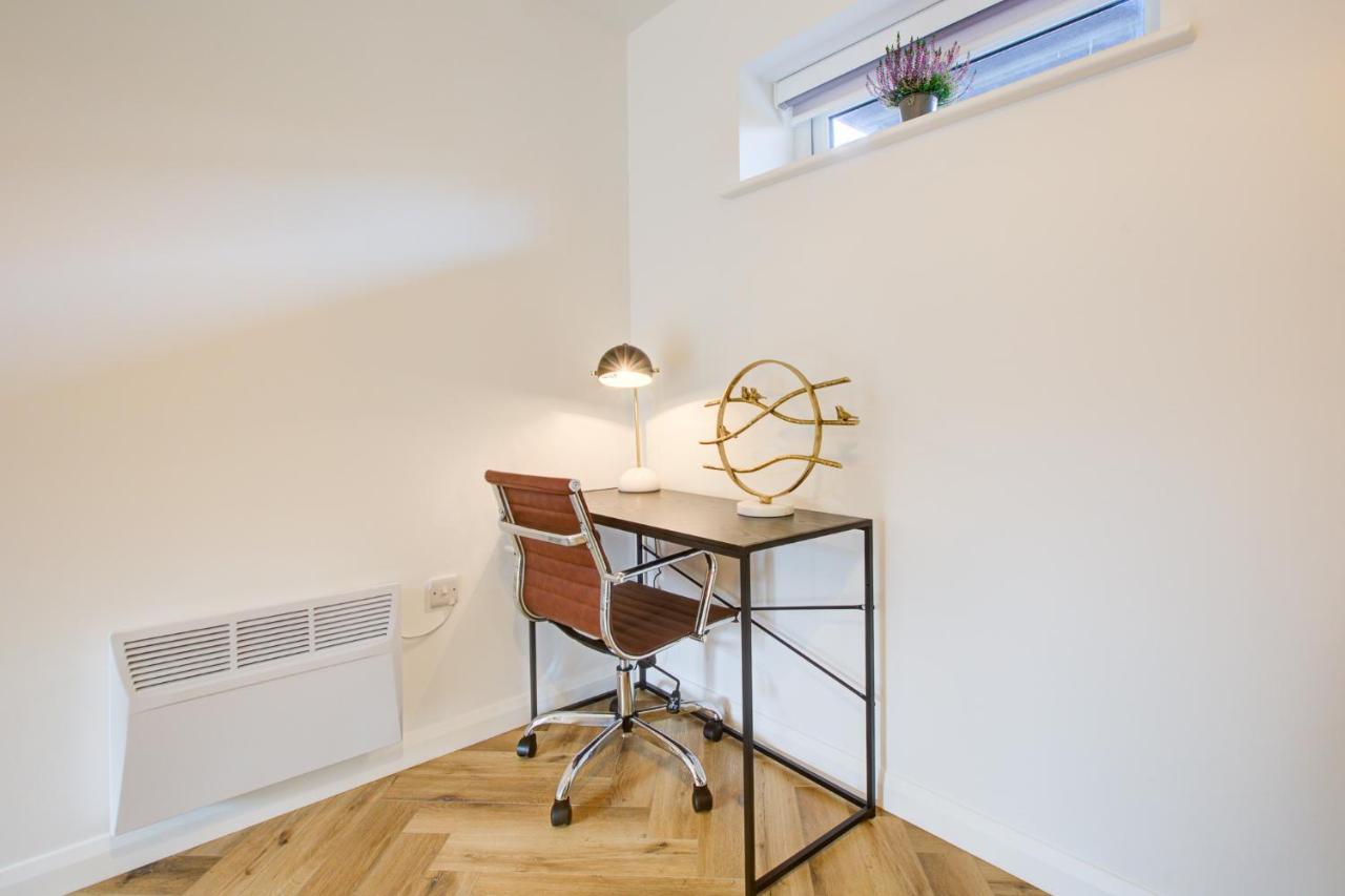 Hybrid Resi - Mitcham Close To Tooting And Wimbledon 외부 사진