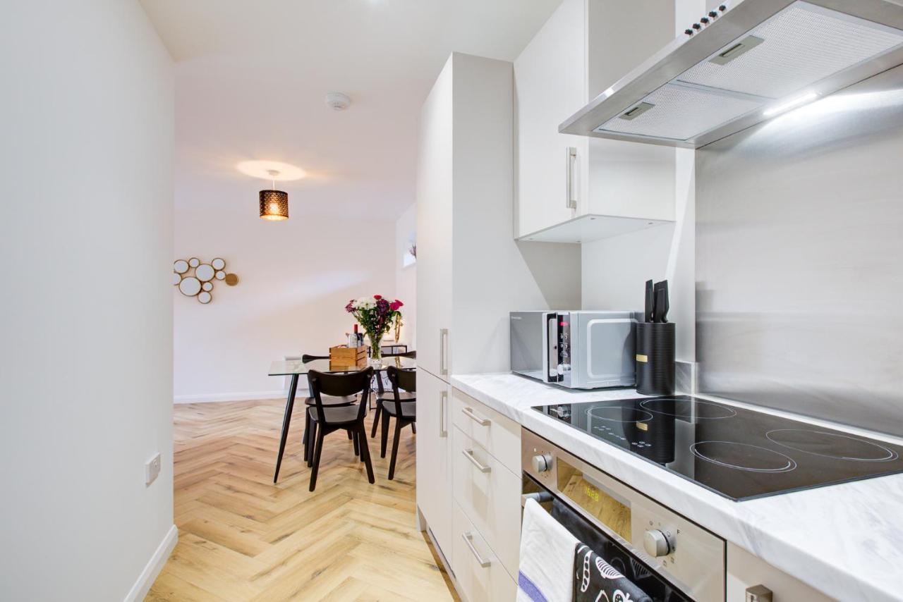 Hybrid Resi - Mitcham Close To Tooting And Wimbledon 외부 사진