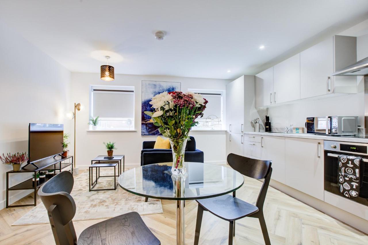 Hybrid Resi - Mitcham Close To Tooting And Wimbledon 외부 사진