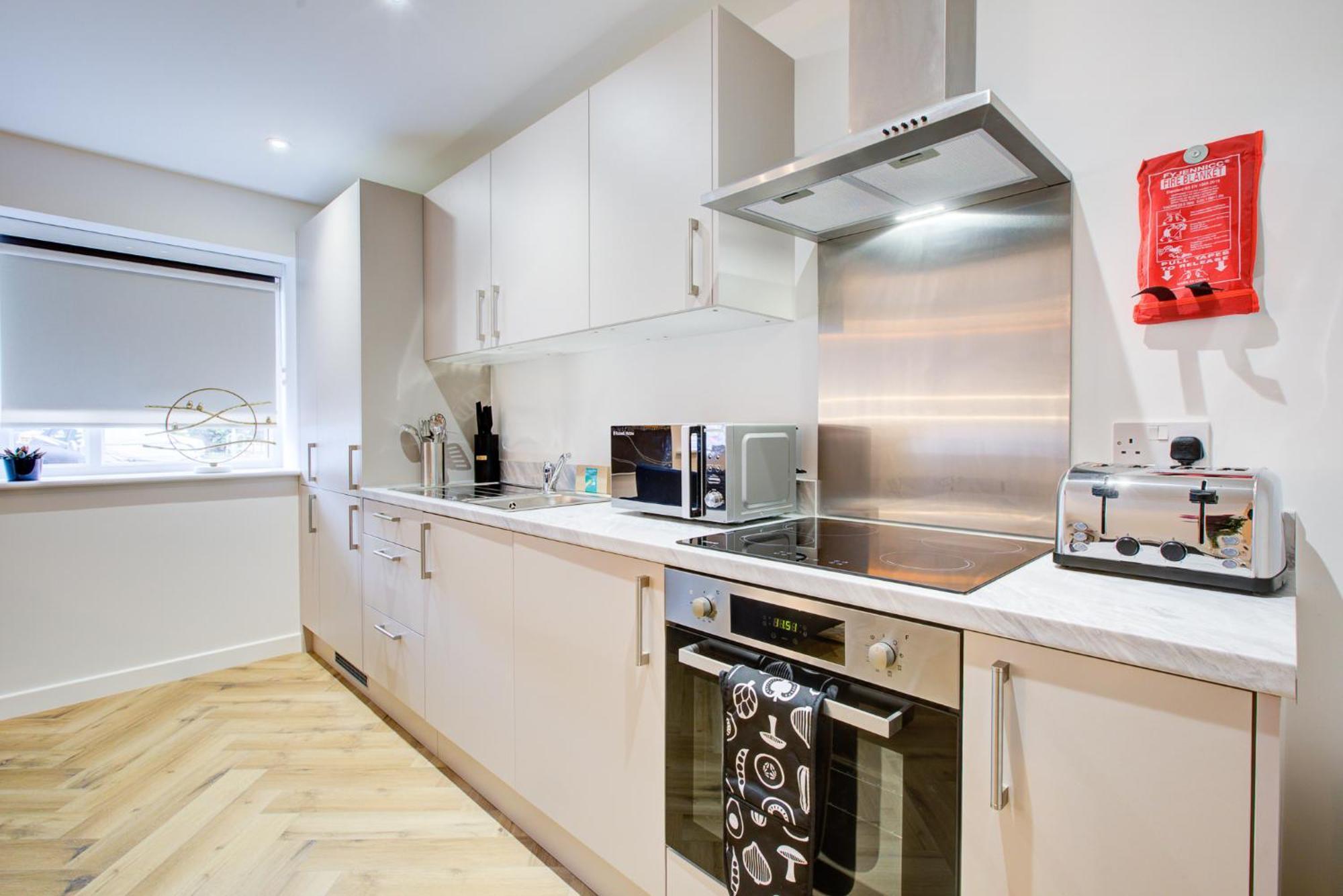 Hybrid Resi - Mitcham Close To Tooting And Wimbledon 외부 사진