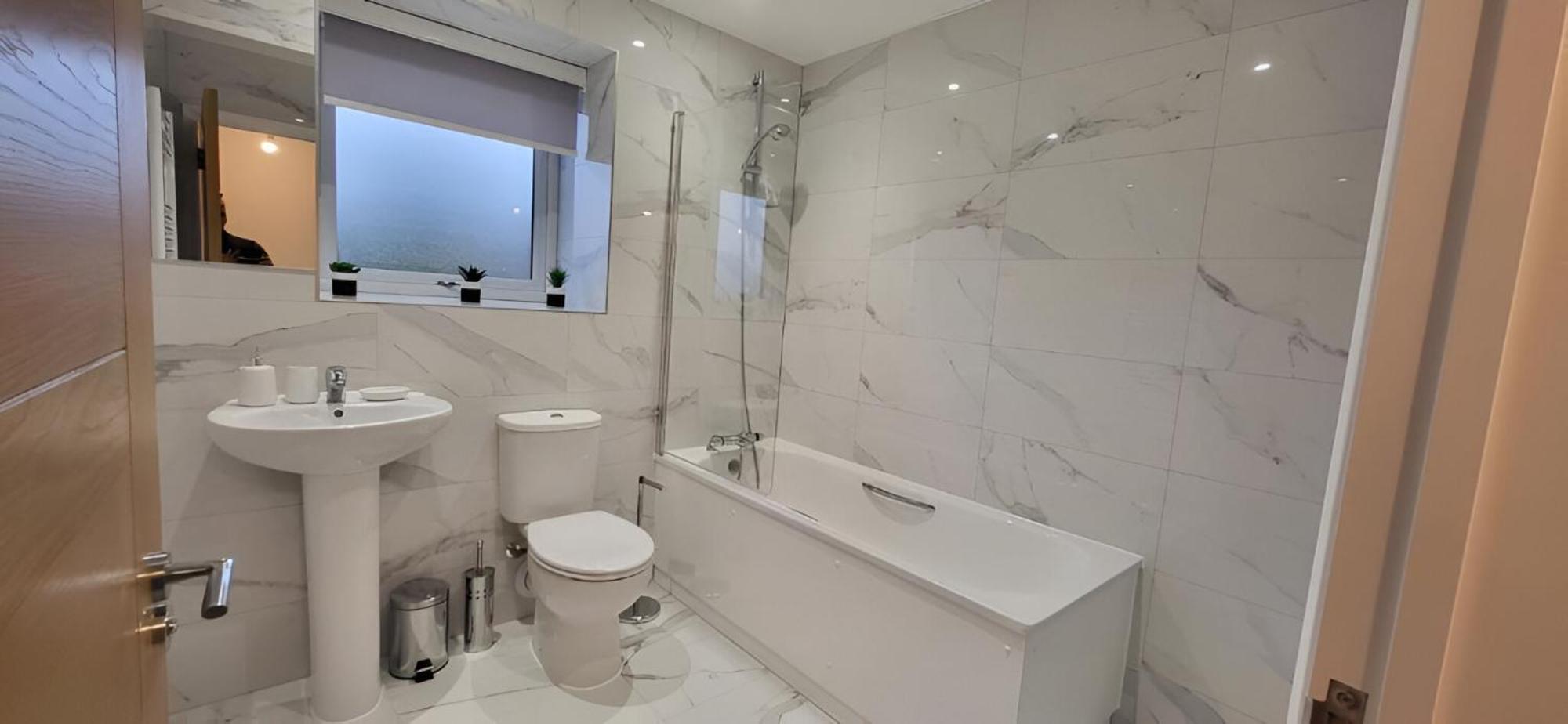 Hybrid Resi - Mitcham Close To Tooting And Wimbledon 외부 사진