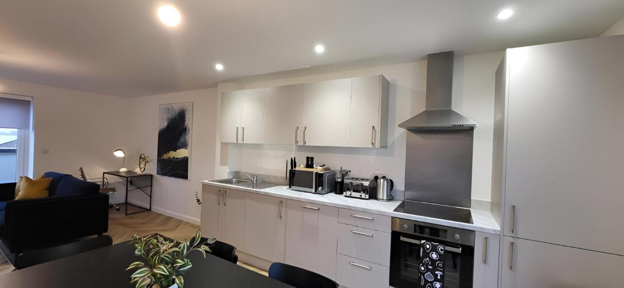 Hybrid Resi - Mitcham Close To Tooting And Wimbledon 외부 사진