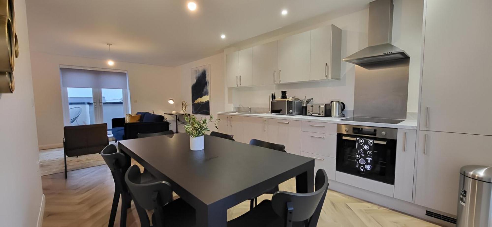 Hybrid Resi - Mitcham Close To Tooting And Wimbledon 외부 사진